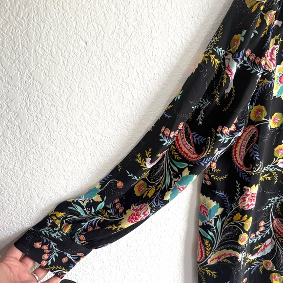 Loft Womens Shirt Blouse Black Floral Long Sleeve Button Neck Size Large - Picture 5 of 10